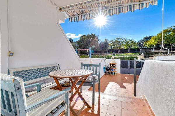 Chalet adosado en calle Eugenia de Montijo