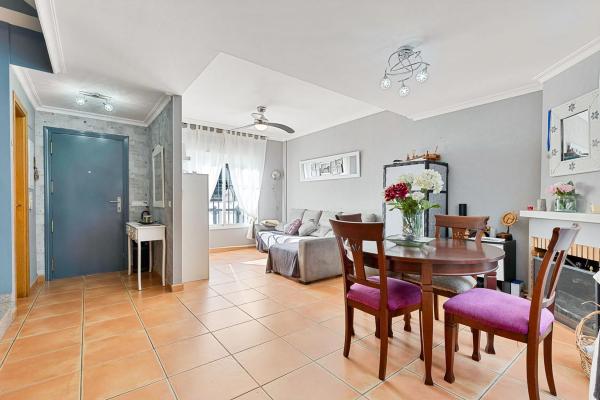 Chalet adosado en calle Eugenia de Montijo