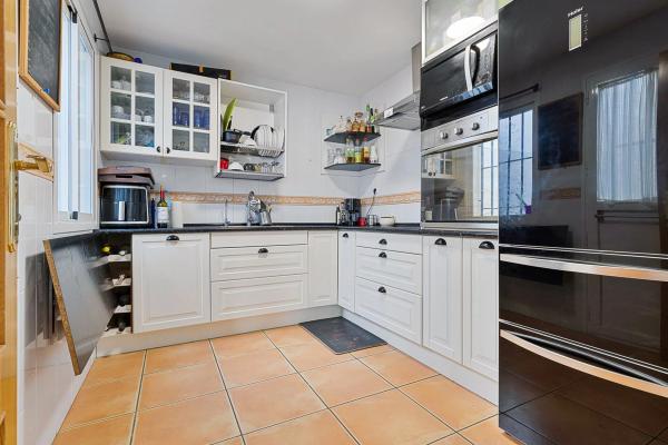 Chalet adosado en calle Eugenia de Montijo