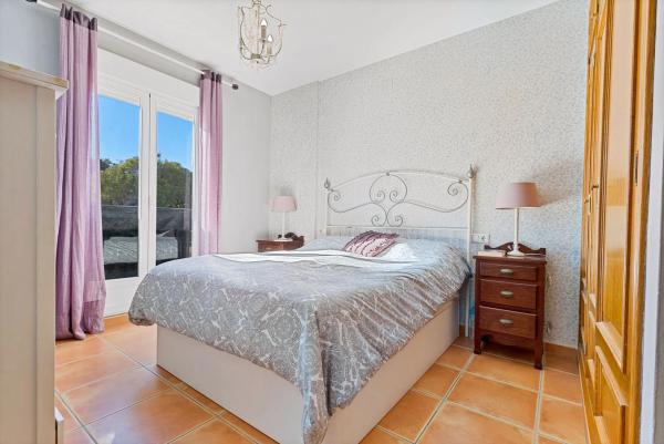 Chalet adosado en calle Eugenia de Montijo