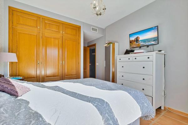 Chalet adosado en calle Eugenia de Montijo