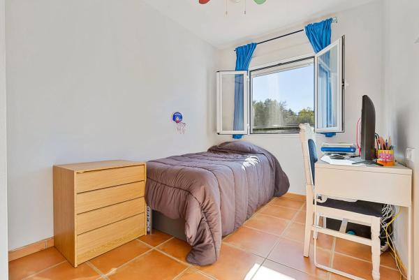 Chalet adosado en calle Eugenia de Montijo