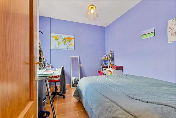 Chalet adosado en calle Eugenia de Montijo