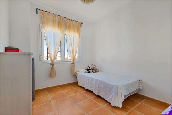 Chalet adosado en calle Eugenia de Montijo