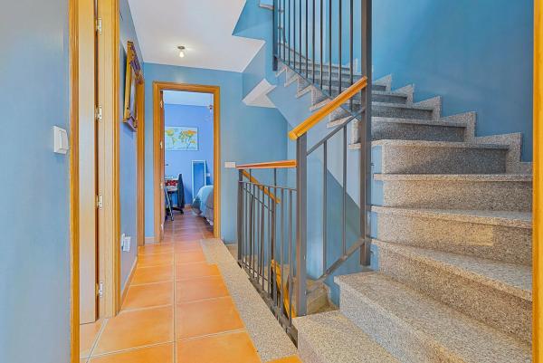 Chalet adosado en calle Eugenia de Montijo