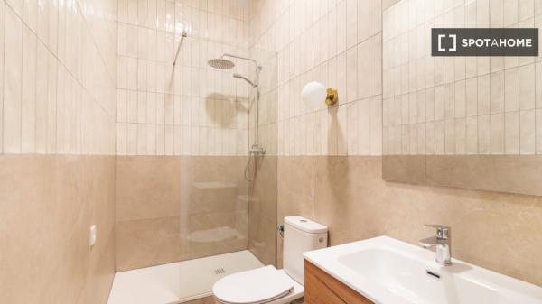 Habitación en piso compartido en madrid.