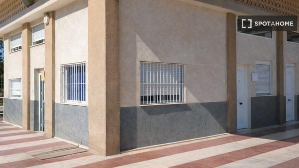 Appartement de 2 chambres à louer à Alicante