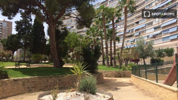 Appartement de 2 chambres à louer à Alicante
