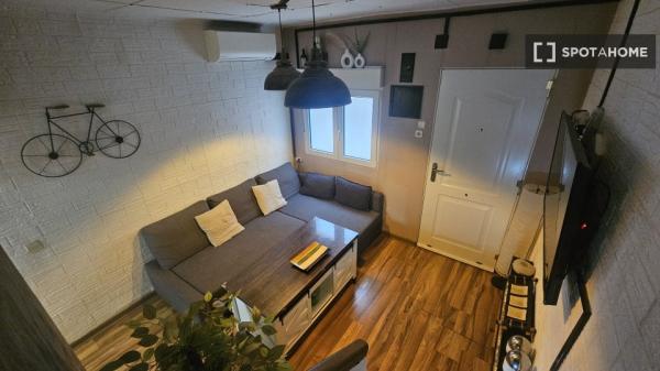 Se alquila habitación en piso compartido de 3 habitaciones en Simancas.