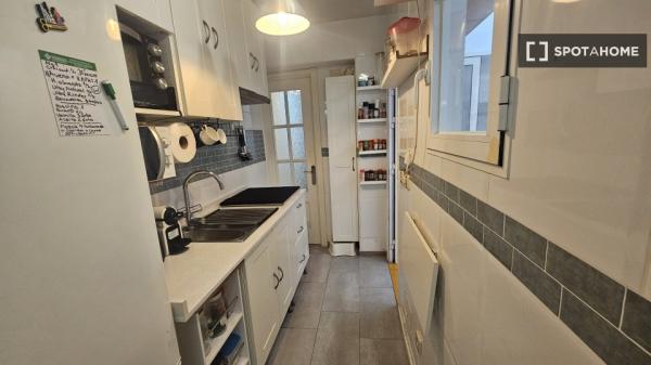 Se alquila habitación en piso compartido de 3 habitaciones en Simancas.