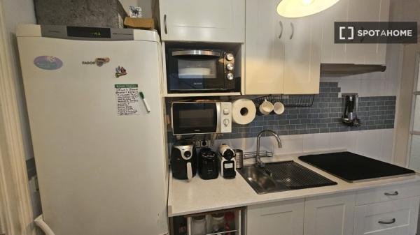 Se alquila habitación en piso compartido de 3 habitaciones en Simancas.