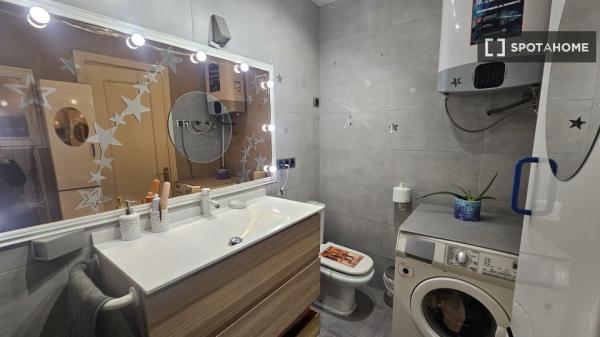 Se alquila habitación en piso compartido de 3 habitaciones en Simancas.