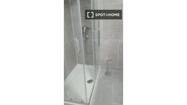 Room in shared apartment in Zaragoza