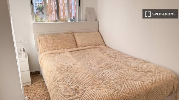 Habitación en piso de 5 habitaciones en Ciutat Jardí, Valencia