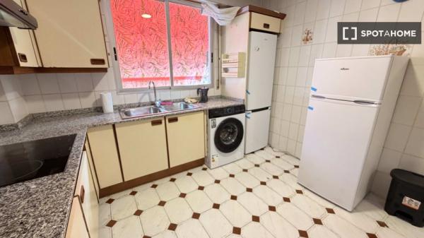 Habitación en piso de 5 habitaciones en Ciutat Jardí, Valencia