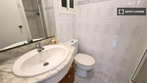 Habitación en piso de 5 habitaciones en Ciutat Jardí, Valencia