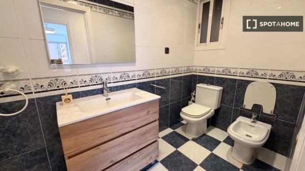 Habitación en piso de 5 habitaciones en Ciutat Jardí, Valencia