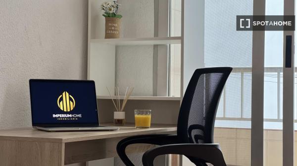 Chambre à louer dans un appartement de 5 chambres à Russafa, Valence