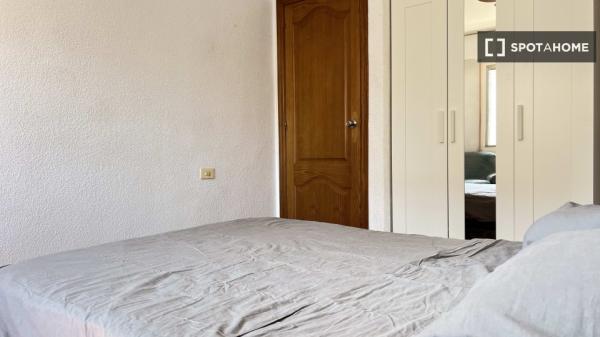 Chambre à louer dans un appartement de 5 chambres à Russafa, Valence