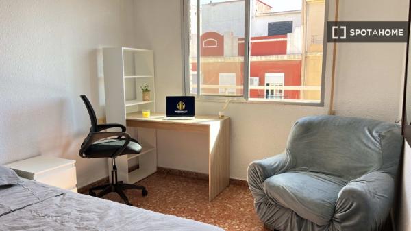 Chambre à louer dans un appartement de 5 chambres à Russafa, Valence