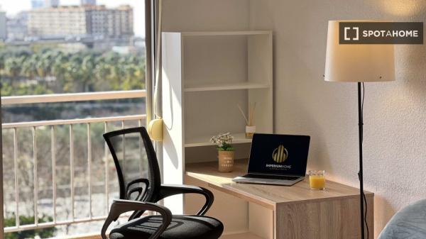 Chambre à louer dans un appartement de 5 chambres à Russafa, Valence