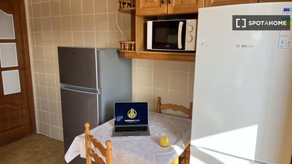 Chambre à louer dans un appartement de 5 chambres à Russafa, Valence