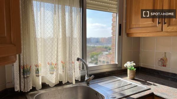 Chambre à louer dans un appartement de 5 chambres à Russafa, Valence