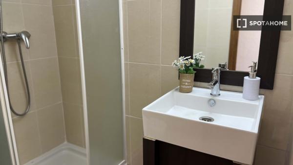 Chambre à louer dans un appartement de 5 chambres à Russafa, Valence