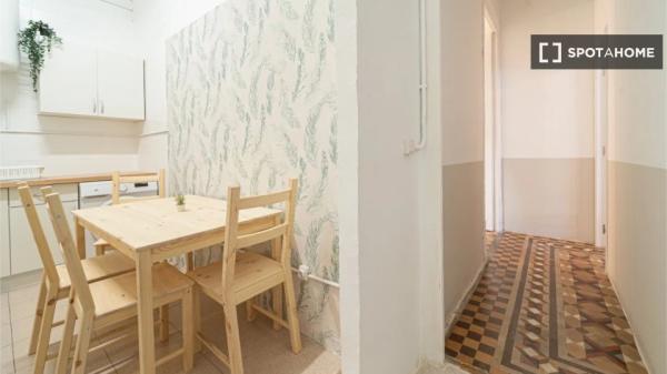 Pokój we wspólnym mieszkaniu w Barcelonie