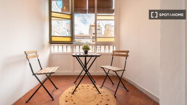 Pokój we wspólnym mieszkaniu w Barcelonie