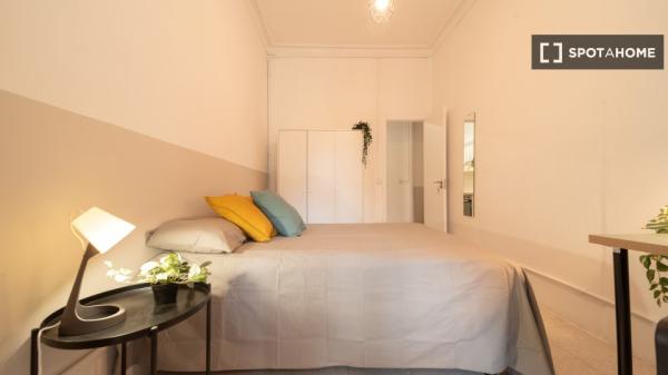 Pokój we wspólnym mieszkaniu w Barcelonie
