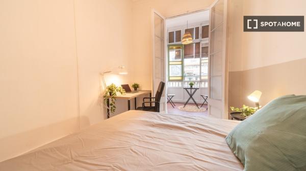 Pokój we wspólnym mieszkaniu w Barcelonie