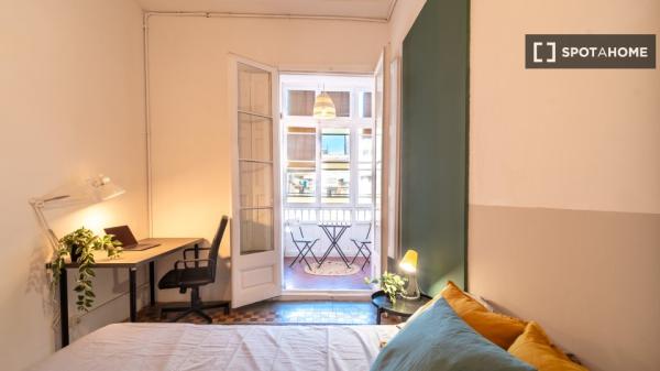 Pokój we wspólnym mieszkaniu w Barcelonie