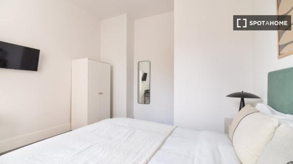 Room in shared apartment in Madrid