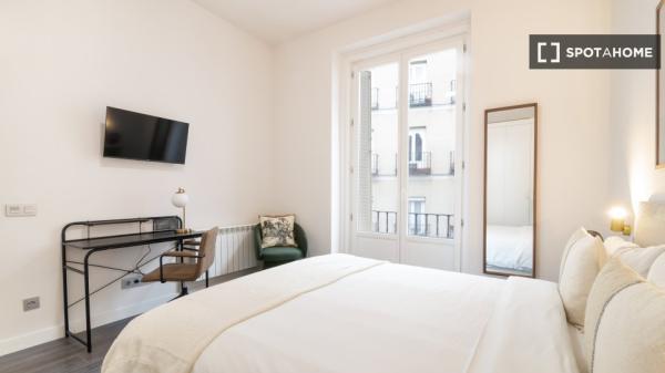 Room in shared apartment in Madrid