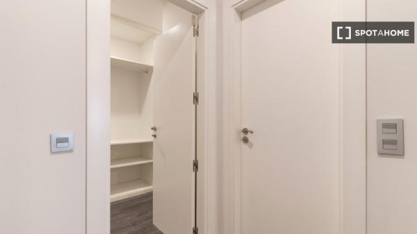 Habitación en piso compartido en madrid.