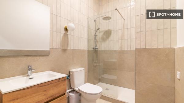 Habitación en piso compartido en madrid.