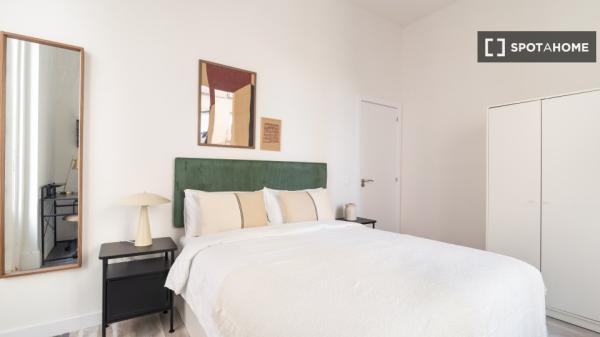 Habitación en piso compartido en madrid.