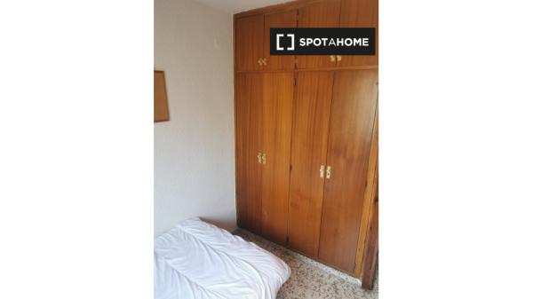 Pokój we wspólnym mieszkaniu w Granadzie