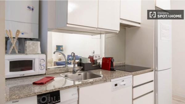 Apartamento de 3 dormitorios en alquiler en Embajadores, Madrid