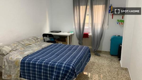 Habitación en piso compartido en Granada