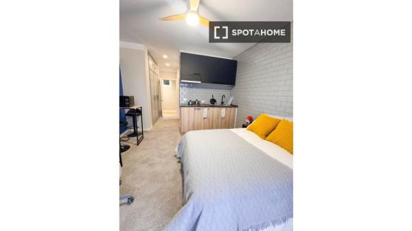 Studio do wynajęcia w Cuatro Caminos, Madryt