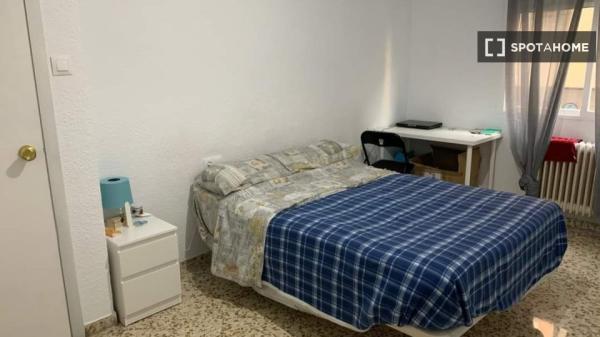 Habitación en piso compartido en Granada