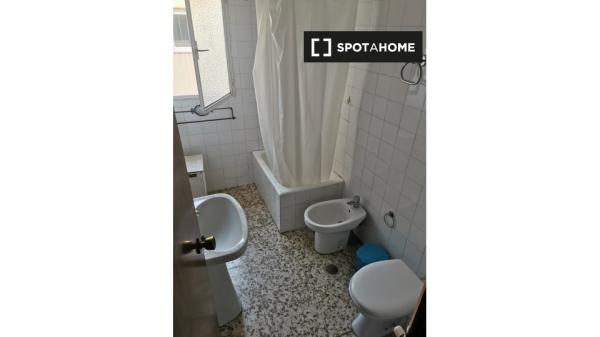 Habitación en piso compartido en Granada