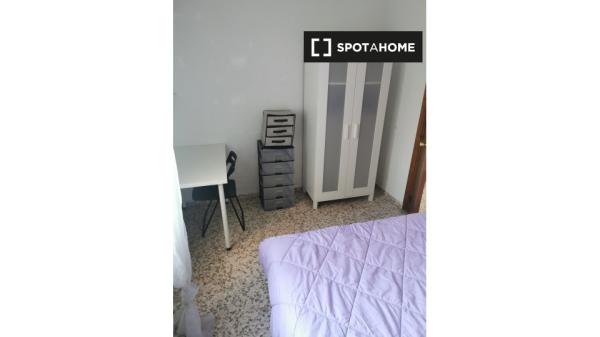 Habitación en piso compartido en Granada