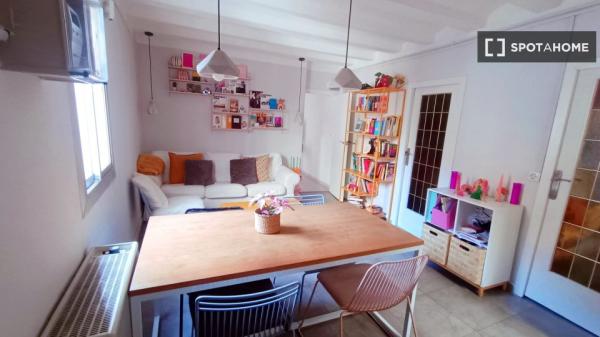Room in shared apartment in Barcelona