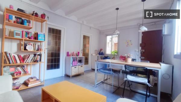 Room in shared apartment in Barcelona