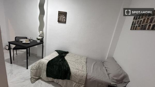 Zimmer in einer 5-Zimmer-WG in Fuenlabrada zu vermieten