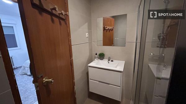 Zimmer in einer 5-Zimmer-WG in Fuenlabrada zu vermieten