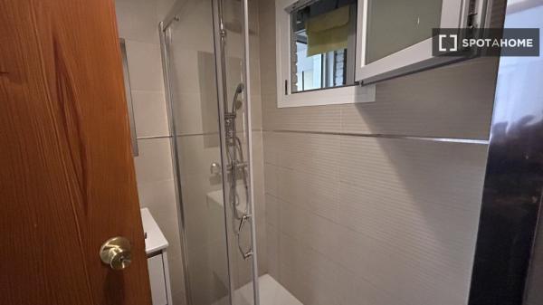 Zimmer in einer 5-Zimmer-WG in Fuenlabrada zu vermieten